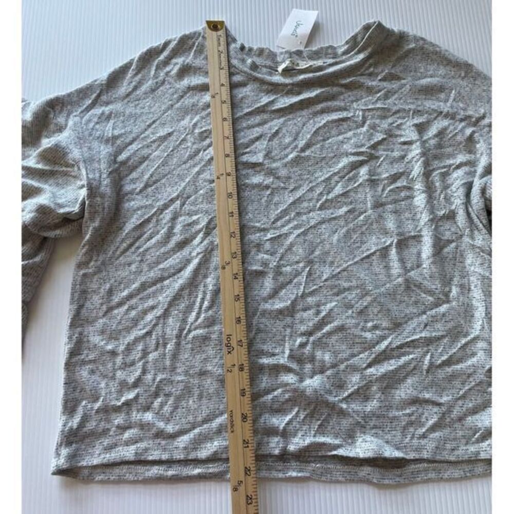 Vere & Love Gray Cropped Long Sleeve Casual T-Shirt with Ruffle Details L